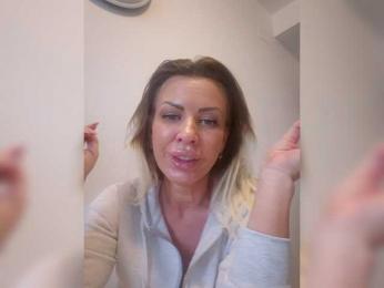 MiaHot — Bongacams stream photo (Nov 2025)