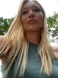 _HollyWay_ — Stripchat stream photo (Aug 2025)