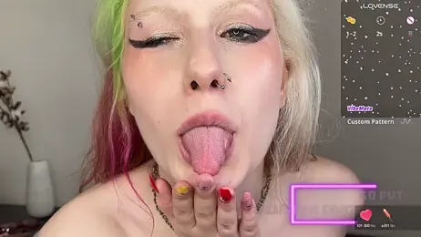 RoxyMarvel — Stripchat stream photo (Apr 2025)