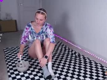 petitebrat — Chaturbate recorded stream image, 19.05.2025 18:00