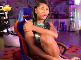 lovenzia — Camsoda recorded stream image, 22.05.2025 03:00