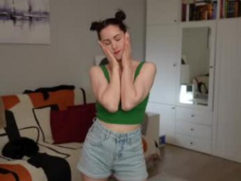 _blackbee_ — Chaturbate recorded stream image, 27.05.2025 10:30