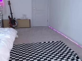 petitebrat — Chaturbate recorded stream image, 28.05.2025 11:40