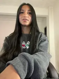 aly_golden_ — Stripchat recorded stream image, 30.05.2025 06:30