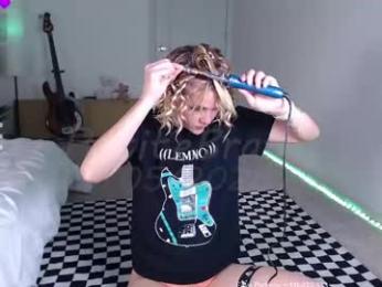 petitebrat — Chaturbate recorded stream image, 31.05.2025 17:20