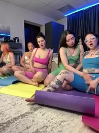 RollingGirls — Stripchat recorded stream image, 05.06.2025 13:00