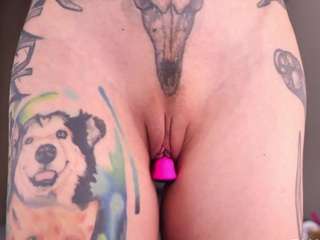 yourfeetmodel — Camsoda recorded stream image, 11.06.2025 07:00