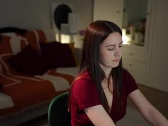 _blackbee_ — Chaturbate recorded stream image, 14.06.2025 10:30