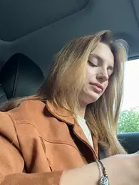 -AngelAri- — Stripchat recorded stream image, 15.06.2025 15:40