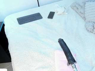 angie-roses — Camsoda recorded stream image, 10.02.2025 23:10
