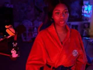 lovenzia — Camsoda recorded stream image, 22.06.2025 03:20