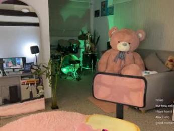 sweet_littleee — Chaturbate recorded stream image, 24.06.2025 23:50