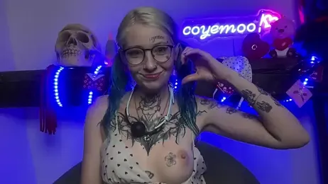 coyemoo — Stripchat recorded stream image, 12.02.2025 18:20