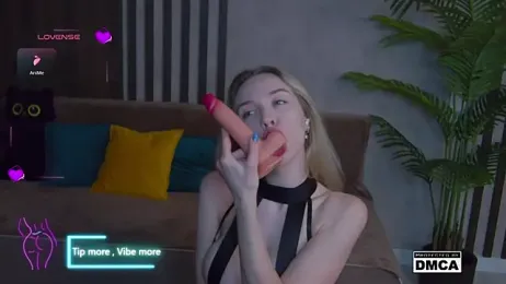 Holl1Would — Stripchat recorded stream screenshot (13 Feb 2025)