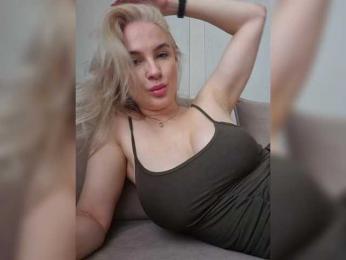 Eseniyavl — Bongacams recorded stream image, 08.08.2025 04:40