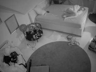 voyeurcam-julmodels-whitebed-4 — Camsoda recorded stream image, 12.08.2025 01:10
