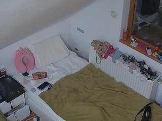 voyeurcam-julmodels-bed-7 — Camsoda recorded stream image, 07.08.2025 18:00