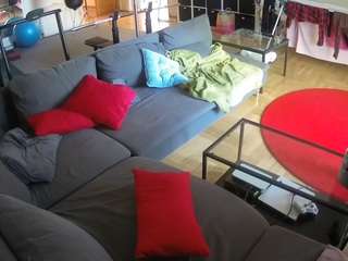 voyeurcam-julmodels-living-3 — Camsoda recorded stream image, 07.08.2025 18:00