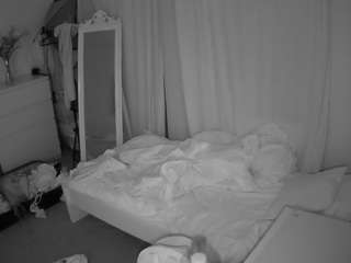 voyeurcam-julmodels-reallife-3 — Camsoda recorded stream image, 13.08.2025 09:10