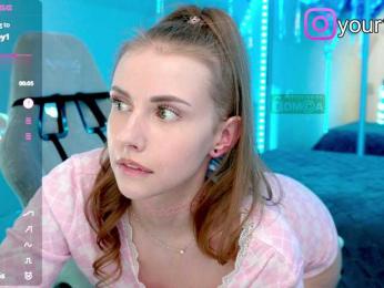 VikkiExtraCheese — Bongacams recorded stream image, 18.08.2025 16:40