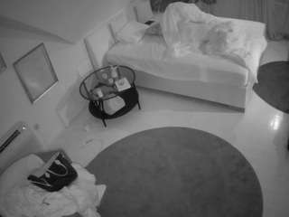 voyeurcam-julmodels-whitebed-4 — Camsoda recorded stream image, 13.02.2025 16:30