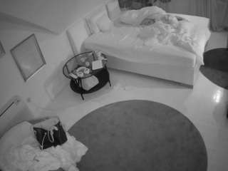 voyeurcam-julmodels-whitebed-4 — Camsoda recorded stream image, 13.02.2025 16:30