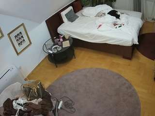 voyeurcam-julmodels-whitebed-4 — Camsoda recorded stream image, 13.02.2025 16:30