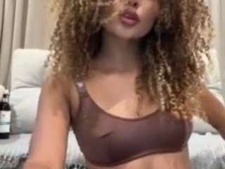 emmawilliams1 — Camsoda recorded stream image, 05.09.2025 03:50
