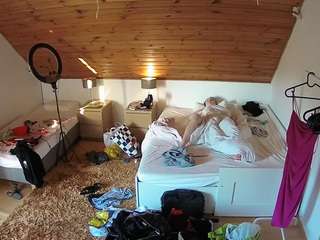 voyeurcam-julmodels-whitebed-2 — Camsoda recorded stream screenshot (31 Aug 2025)