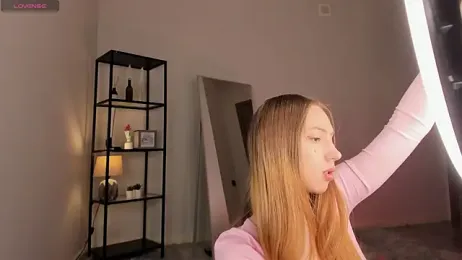 elfinvibes — Stripchat recorded stream screenshot (18 Sep 2025)