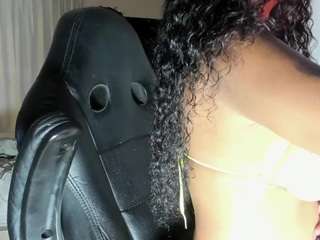 indianova — Camsoda recorded stream image, 19.09.2025 01:00