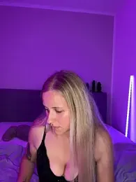 lunawolf21 — Stripchat recorded stream image, 22.09.2025 06:20