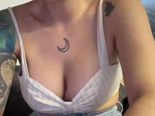 anastaxialynn — Camsoda recorded stream image, 28.09.2025 01:30