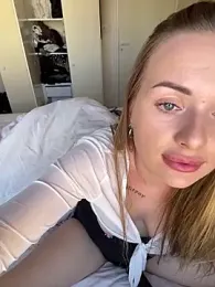 ElenaRebelle — Stripchat recorded stream image, 28.09.2025 04:50