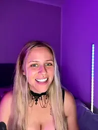 lunawolf21 — Stripchat recorded stream image, 30.09.2025 06:30