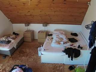 voyeurcam-julmodels-whitebed-2 — Camsoda recorded stream screenshot (02 Oct 2025)