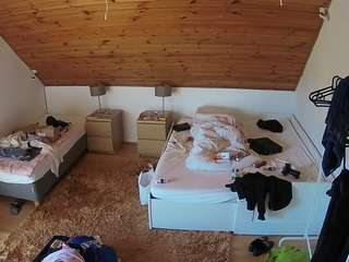 voyeurcam-julmodels-whitebed-2 — Camsoda recorded stream screenshot (02 Oct 2025)