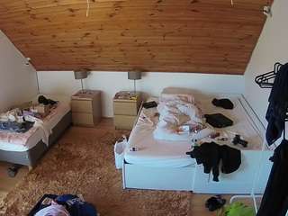 voyeurcam-julmodels-whitebed-2 — Camsoda recorded stream screenshot (02 Oct 2025)