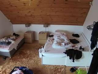 voyeurcam-julmodels-whitebed-2 — Camsoda recorded stream screenshot (02 Oct 2025)