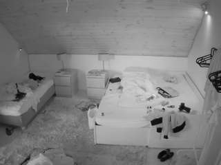 voyeurcam-julmodels-whitebed-2 — Camsoda recorded stream screenshot (02 Oct 2025)