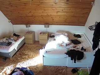 voyeurcam-julmodels-whitebed-2 — Camsoda recorded stream screenshot (02 Oct 2025)