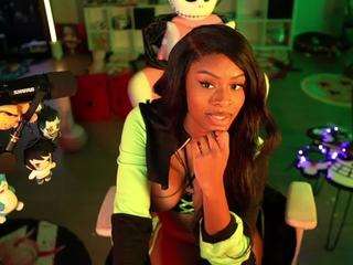 lovenzia — Camsoda recorded stream image, 09.10.2025 02:40