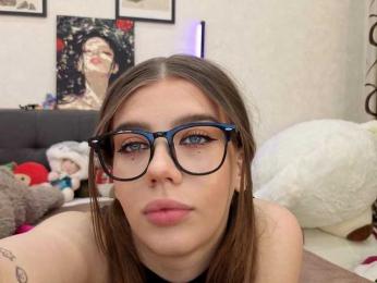 dolly-ll — Bongacams recorded stream image, 09.10.2025 13:20