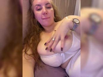 cherryygirl — Bongacams recorded stream image, 11.10.2025 18:10