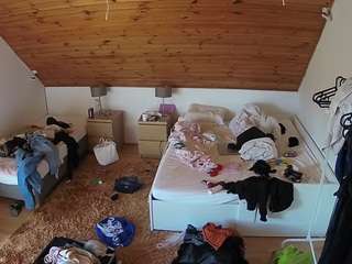 voyeurcam-julmodels-whitebed-2 — Camsoda recorded stream screenshot (09 Oct 2025)