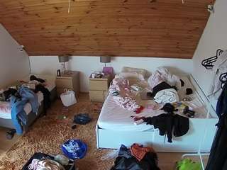 voyeurcam-julmodels-whitebed-2 — Camsoda recorded stream screenshot (09 Oct 2025)