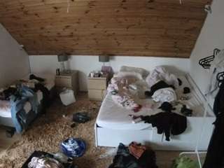 voyeurcam-julmodels-whitebed-2 — Camsoda recorded stream screenshot (09 Oct 2025)