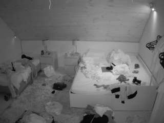 voyeurcam-julmodels-whitebed-2 — Camsoda recorded stream screenshot (09 Oct 2025)