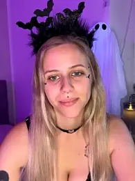 lunawolf21 — Stripchat recorded stream image, 14.10.2025 06:20