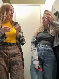 Cum_girlss — Stripchat recorded stream image, 19.10.2025 04:10
